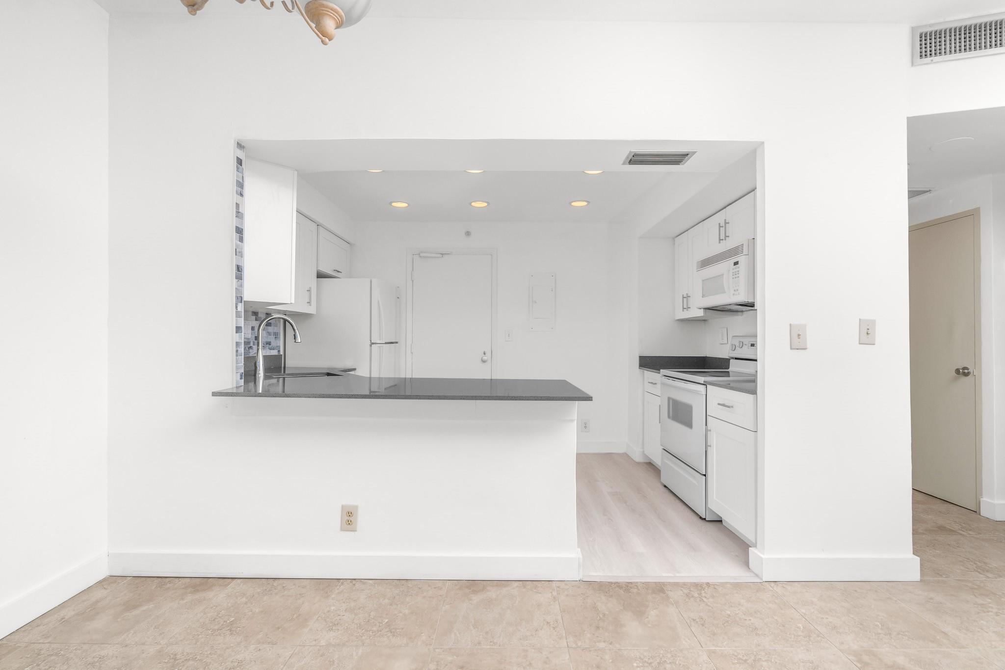 Coral Ridge Towers South - Residential