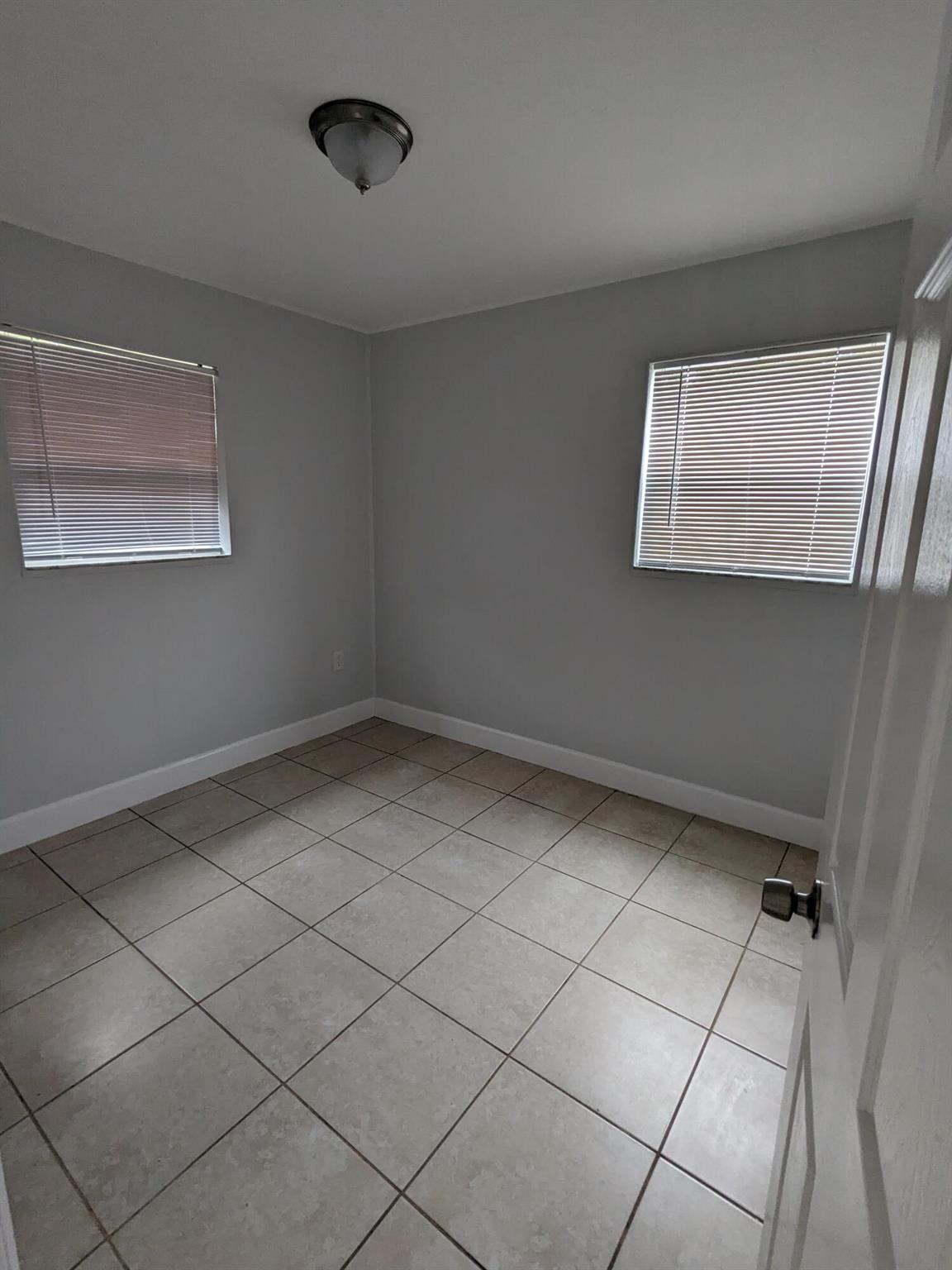 SEMINOLE MANOR PL 1 IN PB 25 PGS 164 TO 166 INC & - Residential Lease