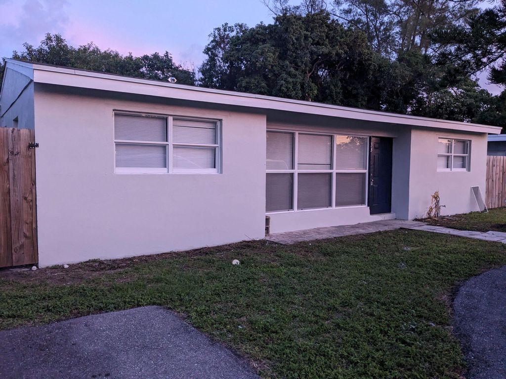 Photo of 33 Sioux Lane, Lantana, FL 33462 (MLS # R11092141)
