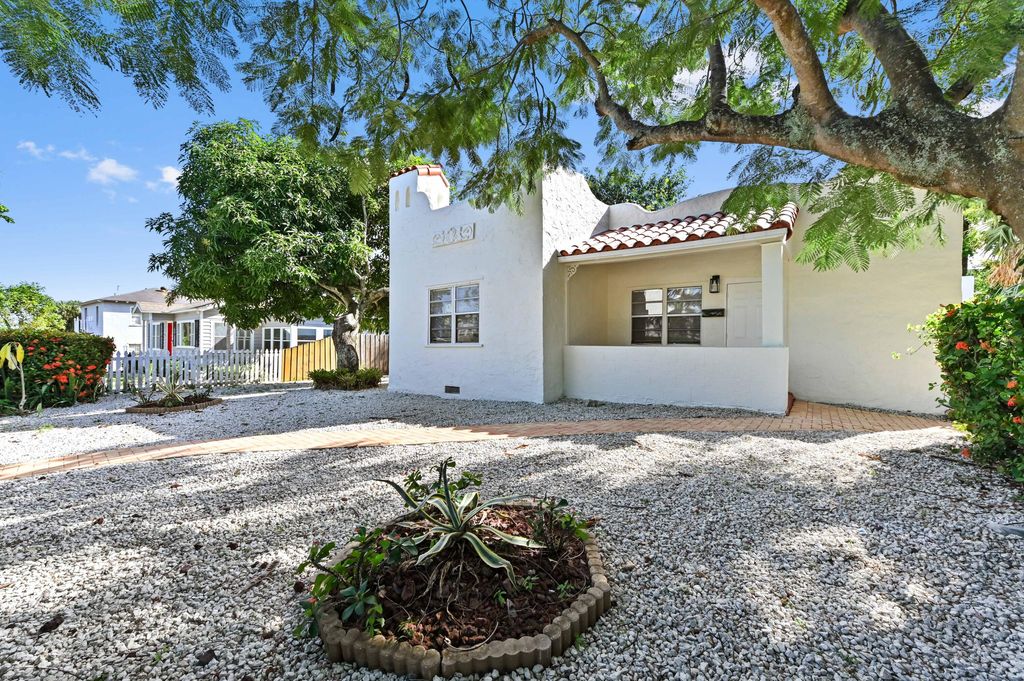 Photo of 844 30th Court, West Palm Beach, FL 33407 (MLS # R11037431)