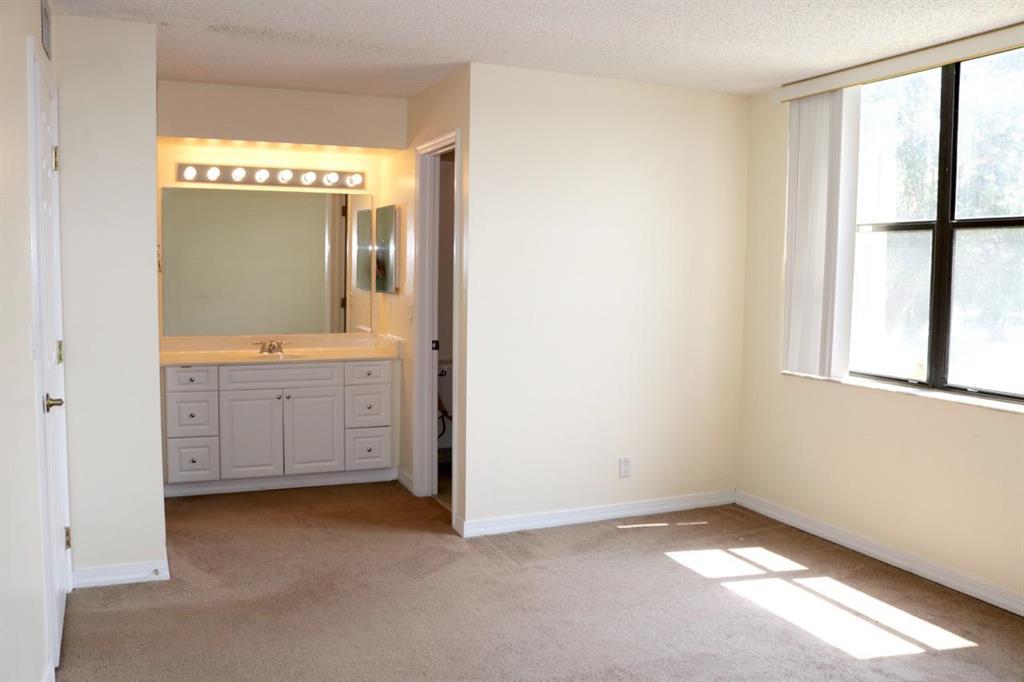 LAVERS DELRAY RACQUET CLUB CONDO - Residential Lease