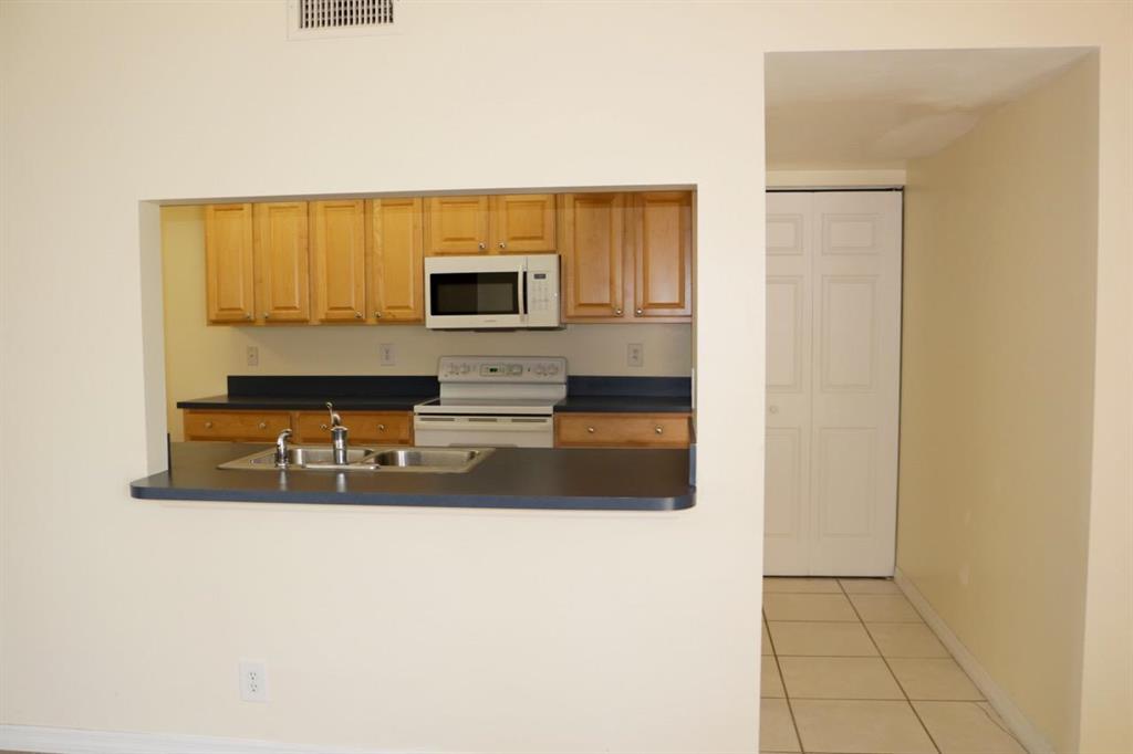 LAVERS DELRAY RACQUET CLUB CONDO - Residential Lease