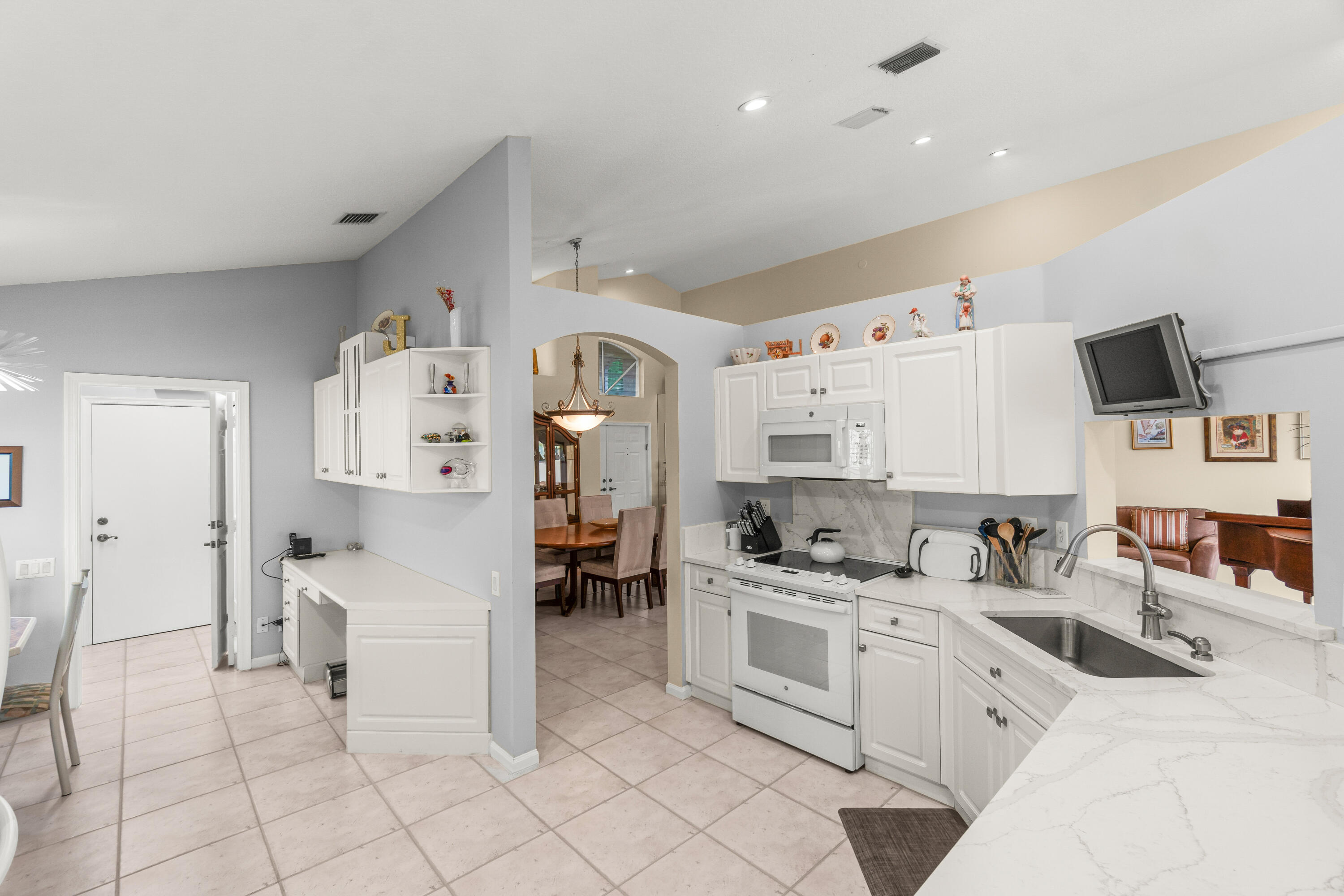 LAKERIDGE GREENS - Residential