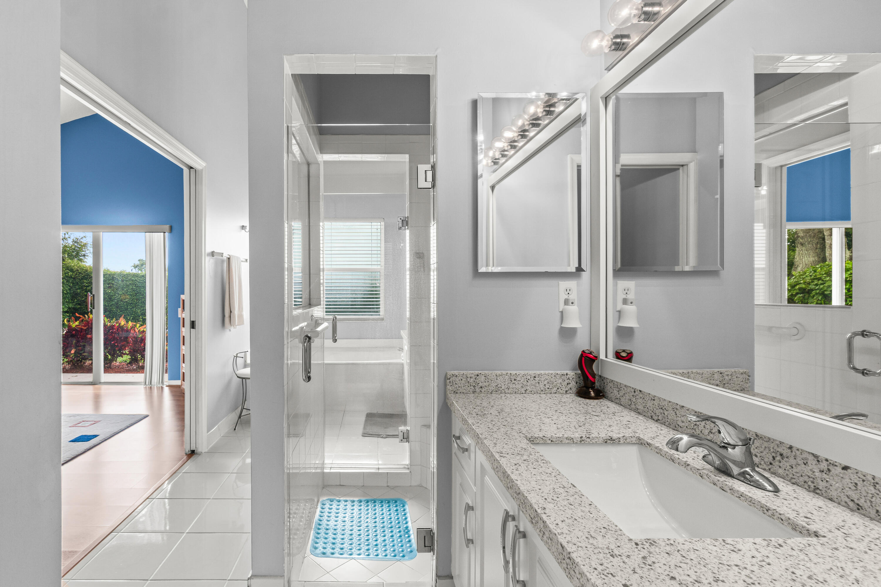 LAKERIDGE GREENS - Residential