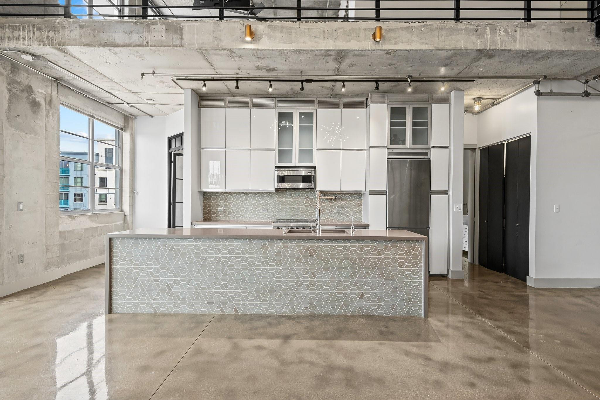 445 N Andrews Avenue 404