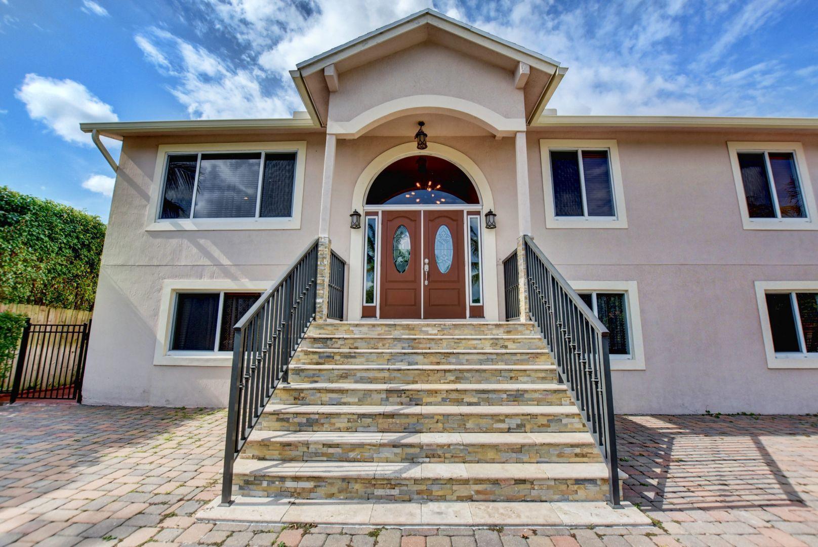 1371 Woodcrest Road W