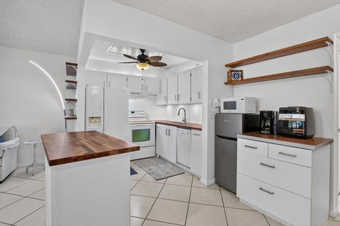 Tiny photo for 290 OAKRIDGE Q #290, Deerfield Beach, FL 33442 (MLS # B26052384)