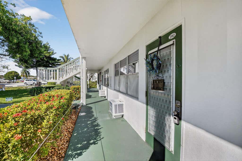 Photo of 290 OAKRIDGE Q #290, Deerfield Beach, FL 33442 (MLS # B26052384)
