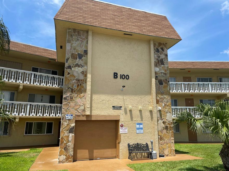 Great updated condo close to elevator and common laundry. Cable TV included. Use of clubhouse and swimming pool too. Extra storage closet on second floor.