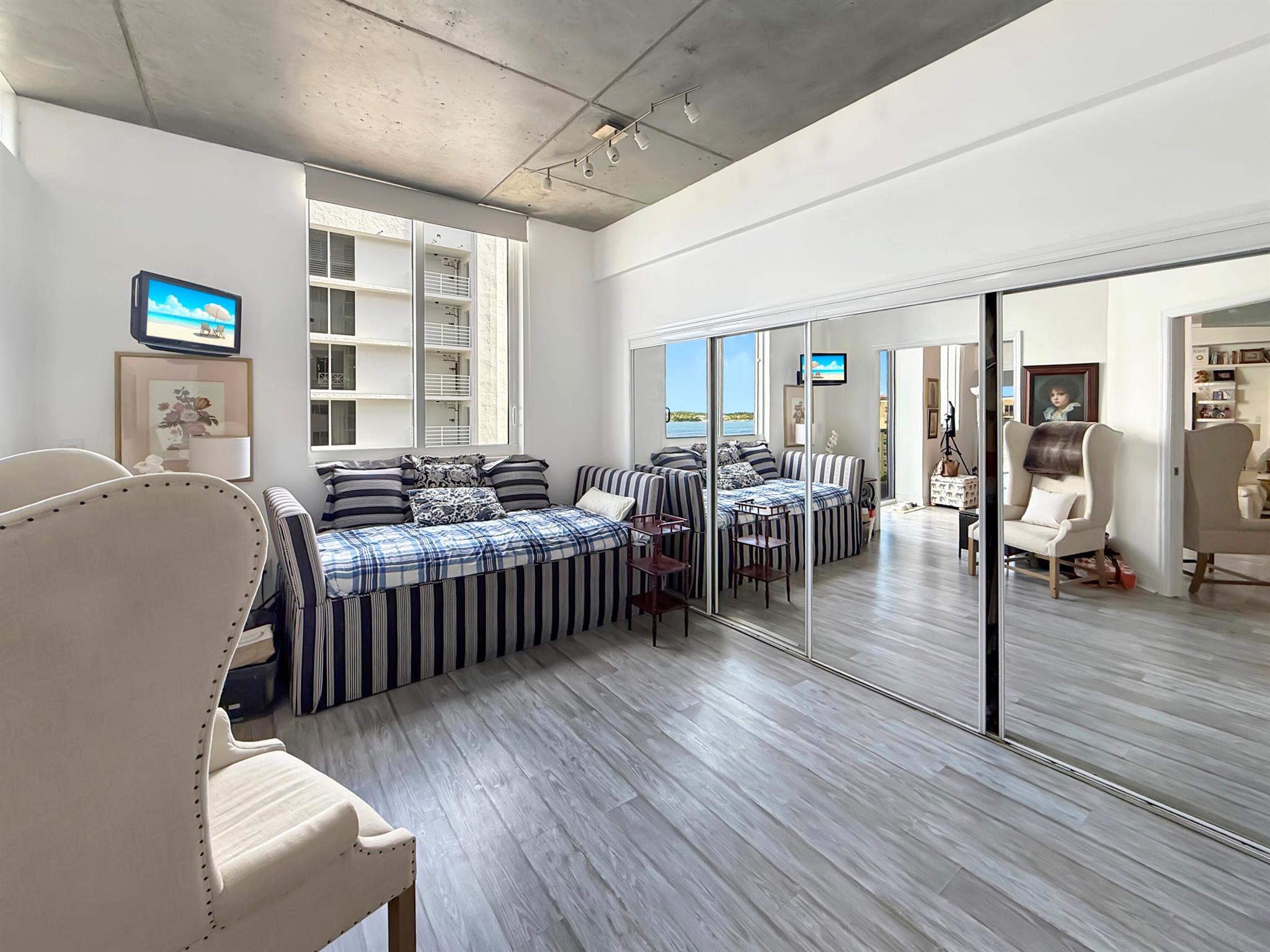 VILLA LOFTS CONDO - Residential