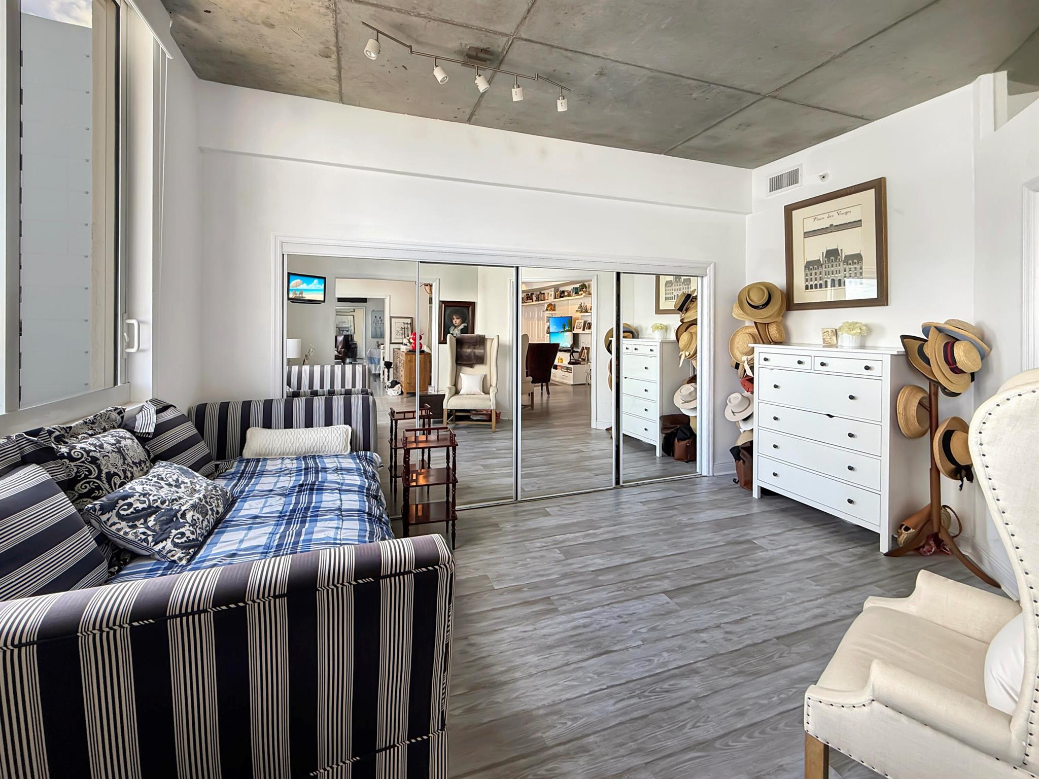 VILLA LOFTS CONDO - Residential