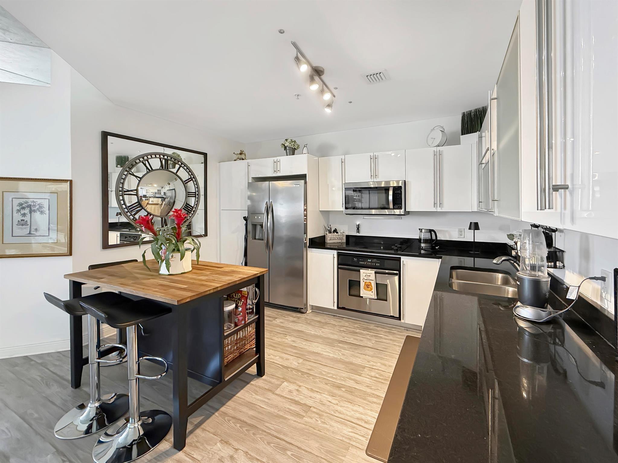 VILLA LOFTS CONDO - Residential