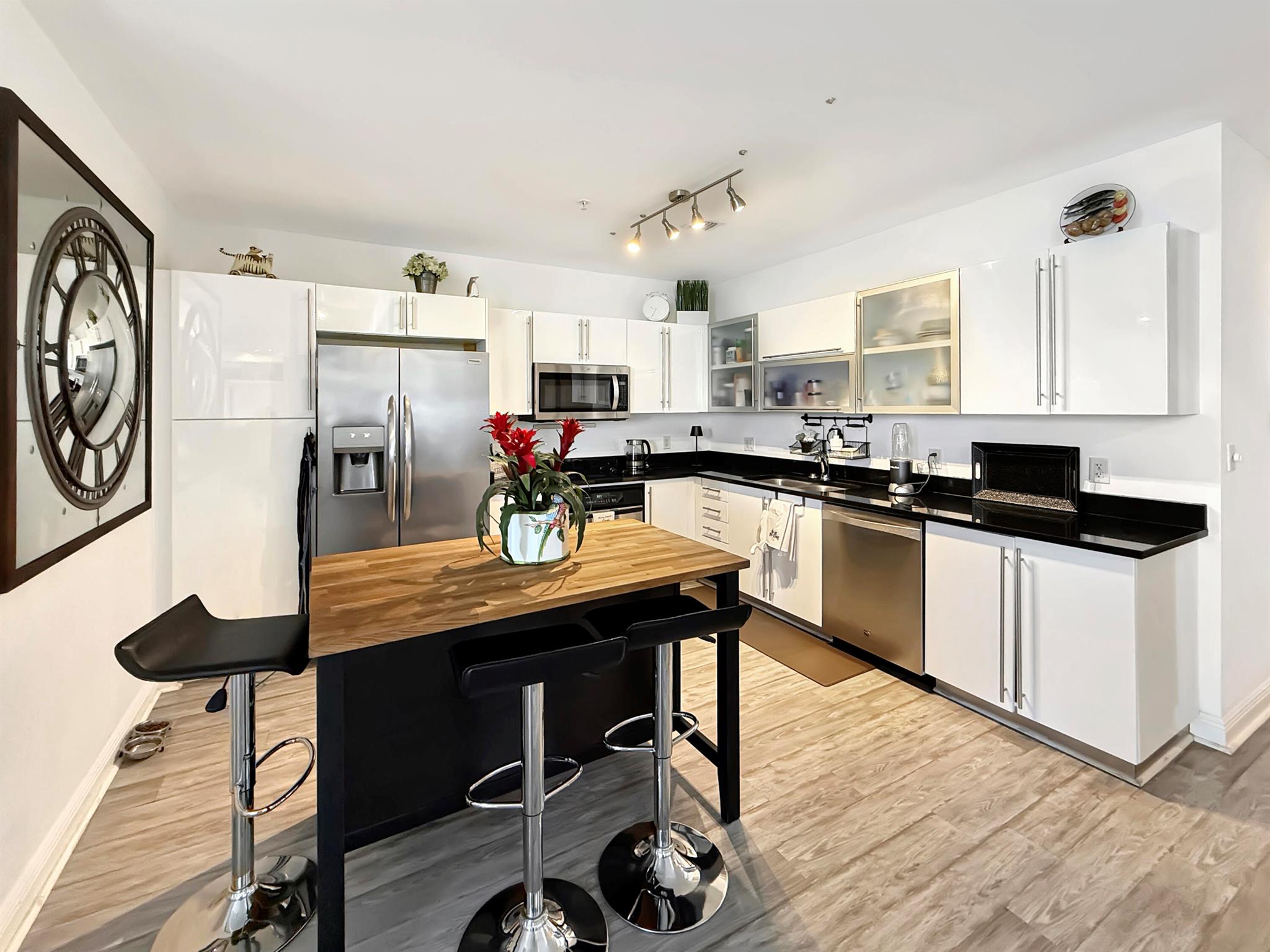 VILLA LOFTS CONDO - Residential