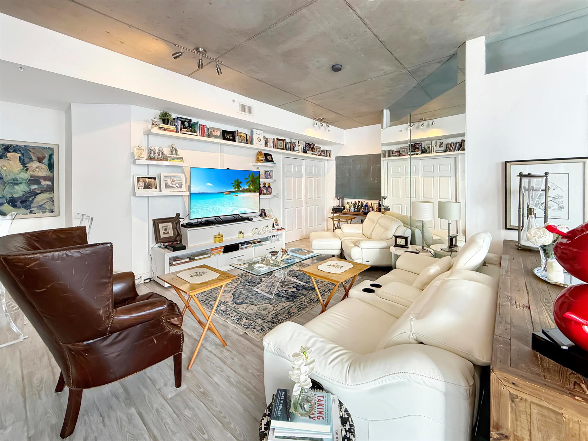 VILLA LOFTS CONDO - Residential
