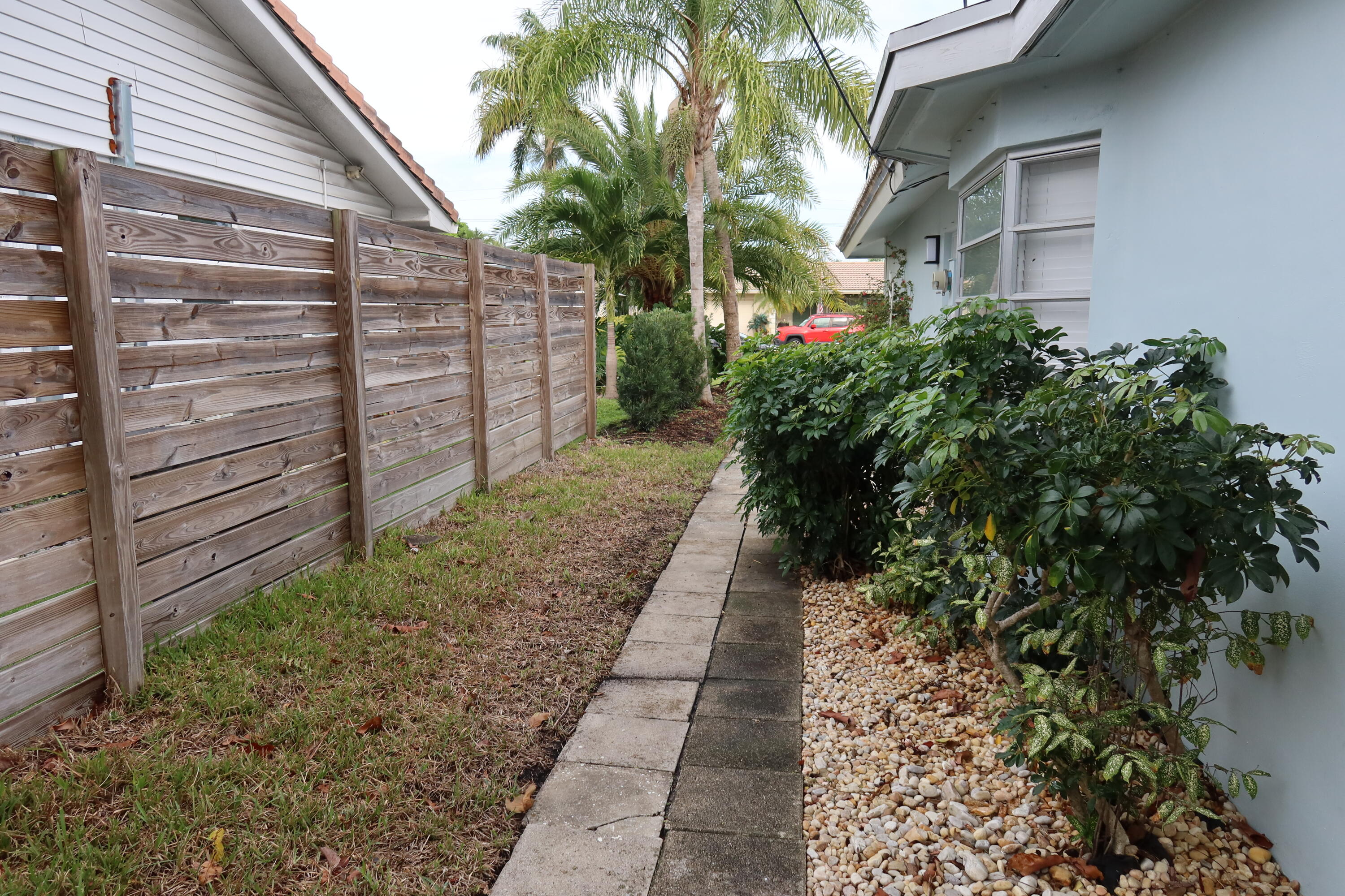 BOCA RATON SQUARE UNIT 13 - Residential Lease