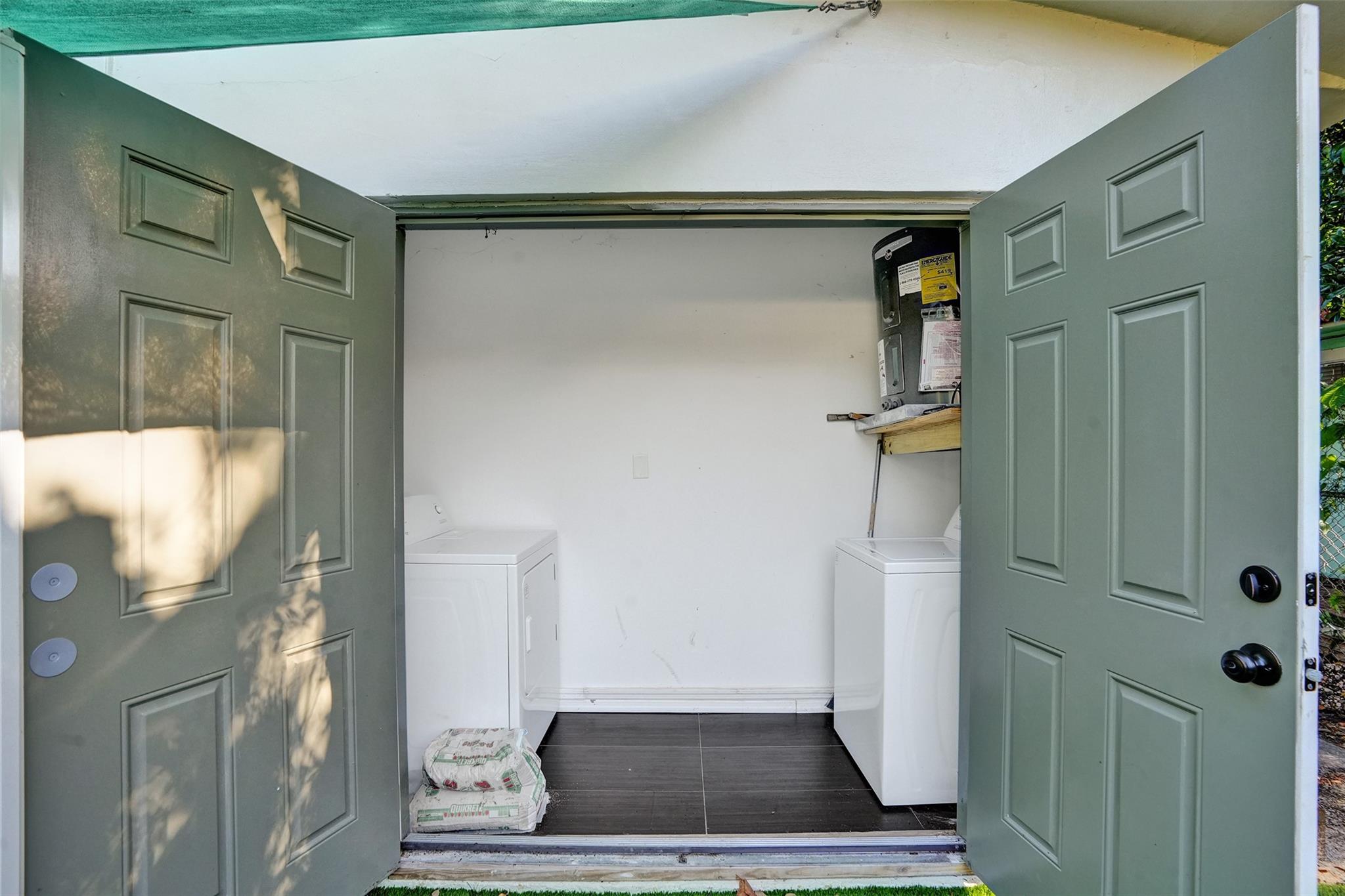 Mandarin Isle Add 69-13 B - Residential Lease