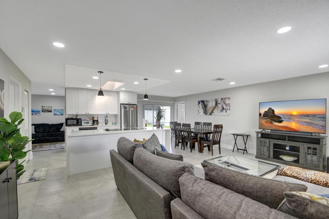 PALM BEACH LEISUREVILLE SEC 9 - Residential