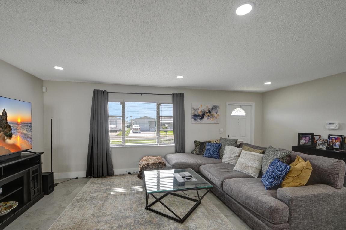 PALM BEACH LEISUREVILLE SEC 9 - Residential