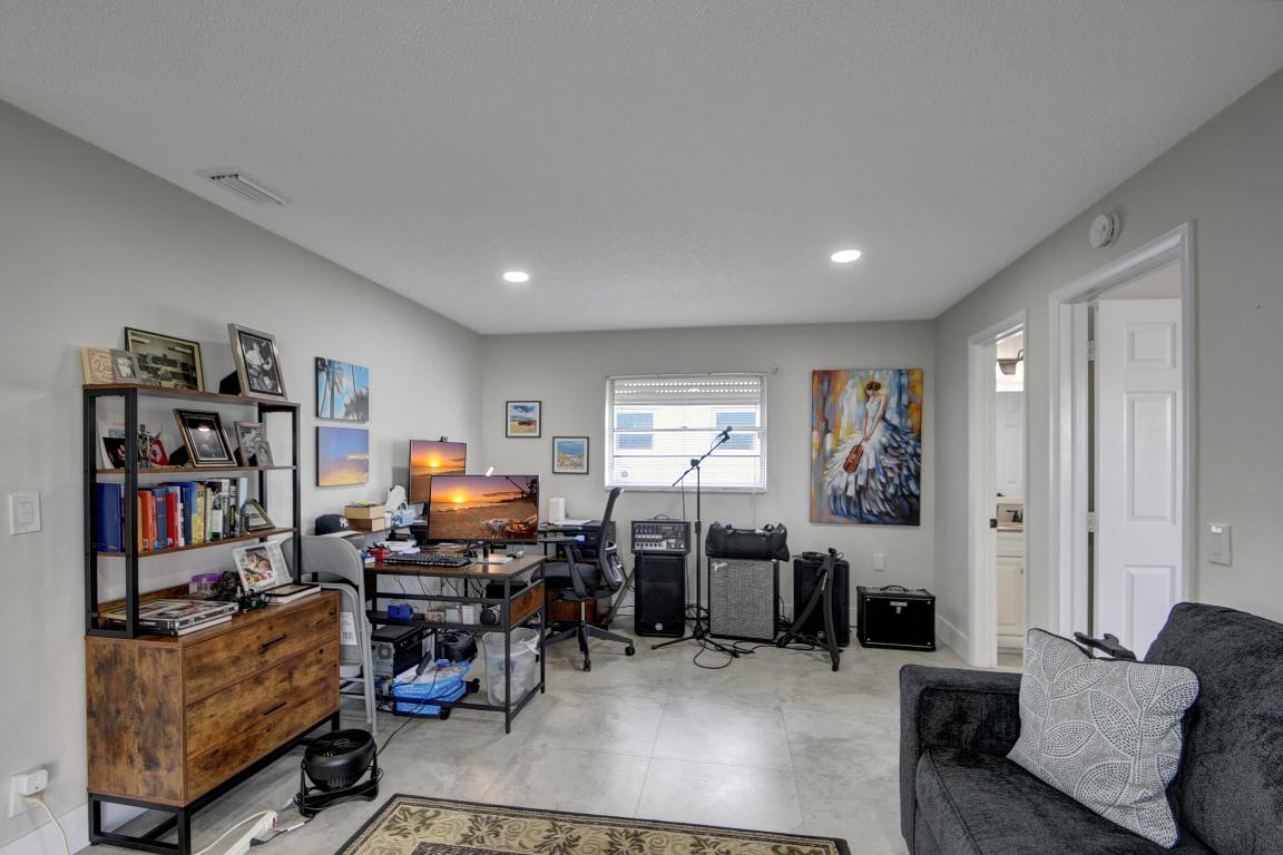 PALM BEACH LEISUREVILLE SEC 9 - Residential