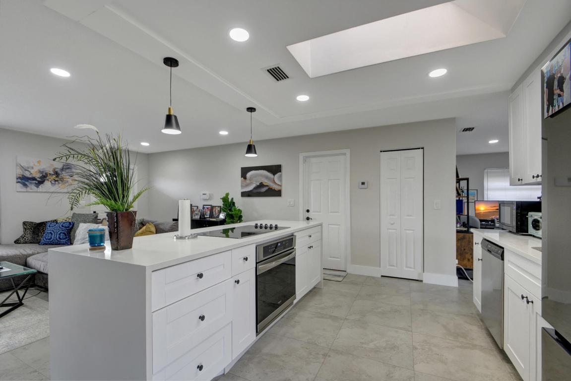 PALM BEACH LEISUREVILLE SEC 9 - Residential