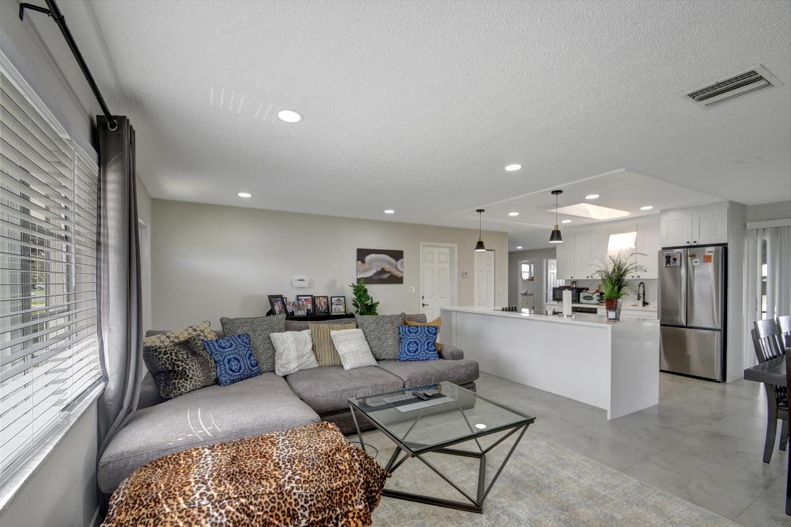 PALM BEACH LEISUREVILLE SEC 9 - Residential