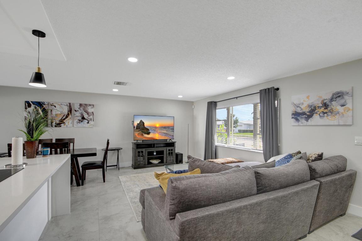 PALM BEACH LEISUREVILLE SEC 9 - Residential