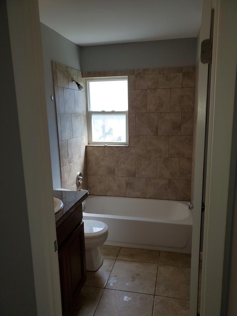 EASTRIDGE ESTATES - Residential Lease