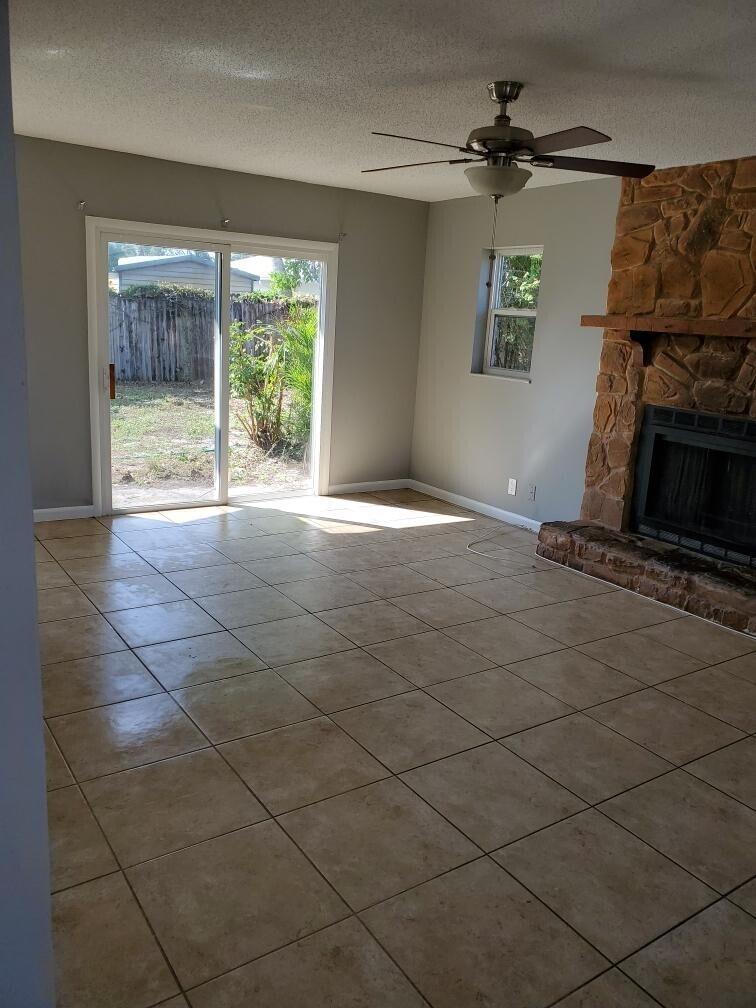 EASTRIDGE ESTATES - Residential Lease