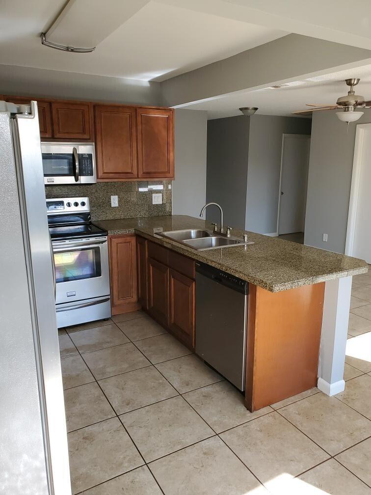 EASTRIDGE ESTATES - Residential Lease