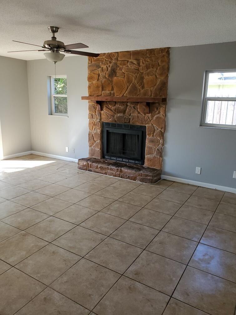 EASTRIDGE ESTATES - Residential Lease