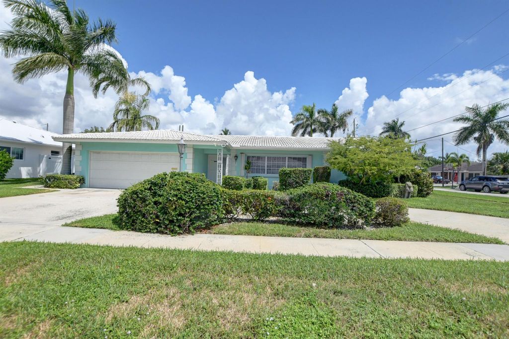 Photo of 1149 SW 11th Street, Boca Raton, FL 33486 (MLS # R10914596)