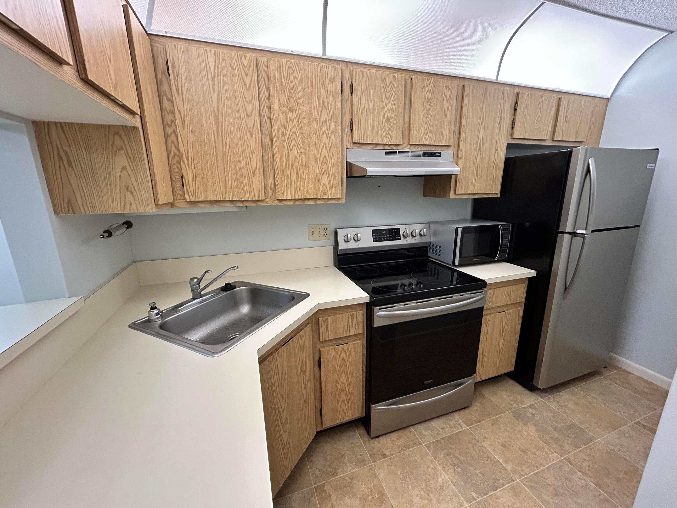 TWIN LAKES SOUTH & TOWN VILLAS CONDO - Residential