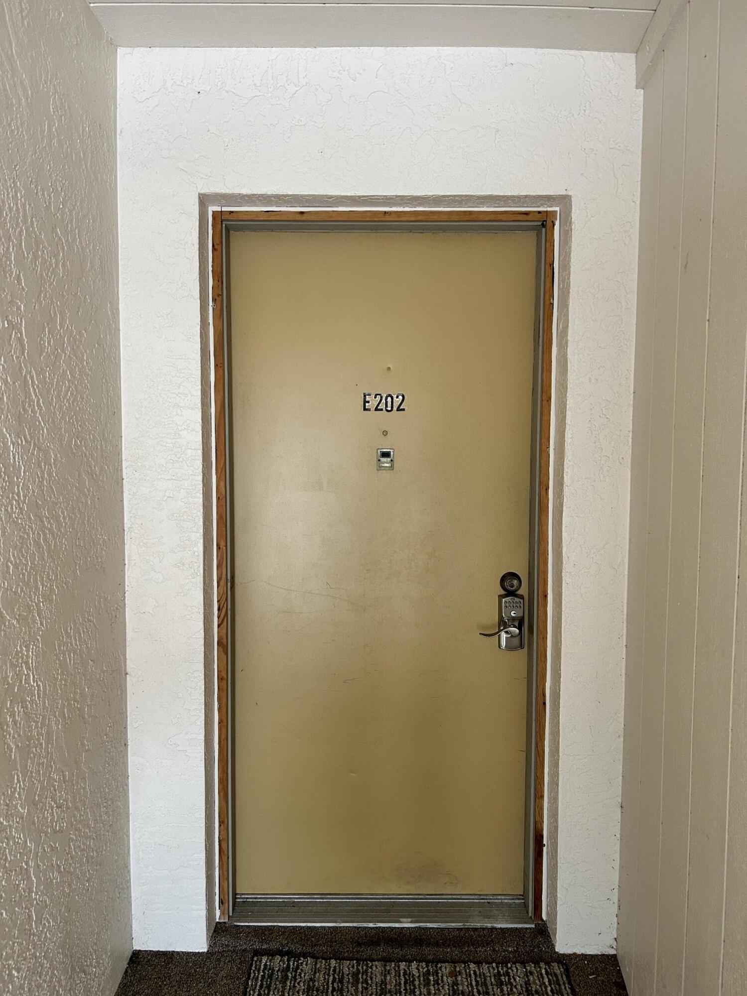 TWIN LAKES SOUTH & TOWN VILLAS CONDO - Residential