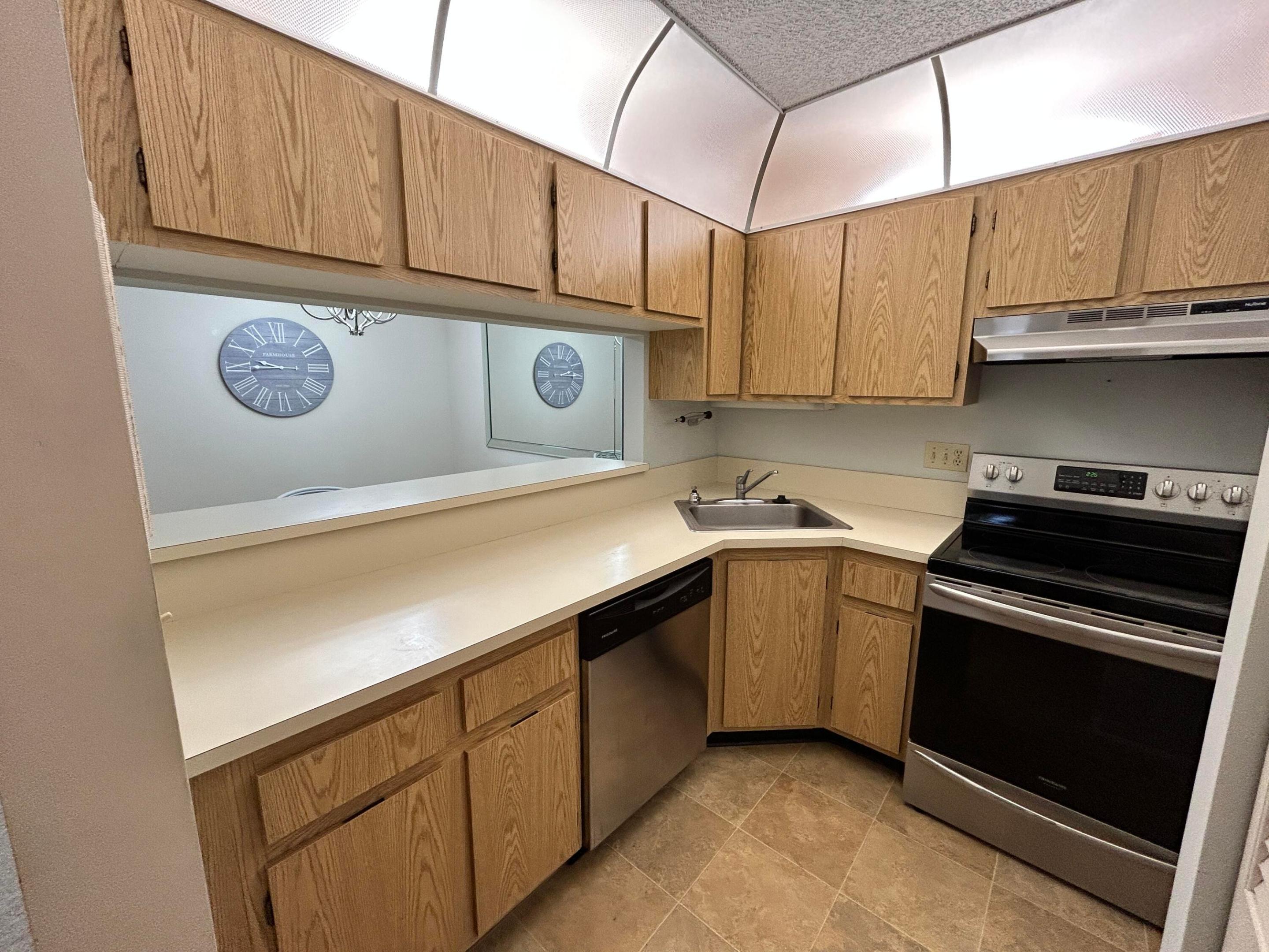 TWIN LAKES SOUTH & TOWN VILLAS CONDO - Residential