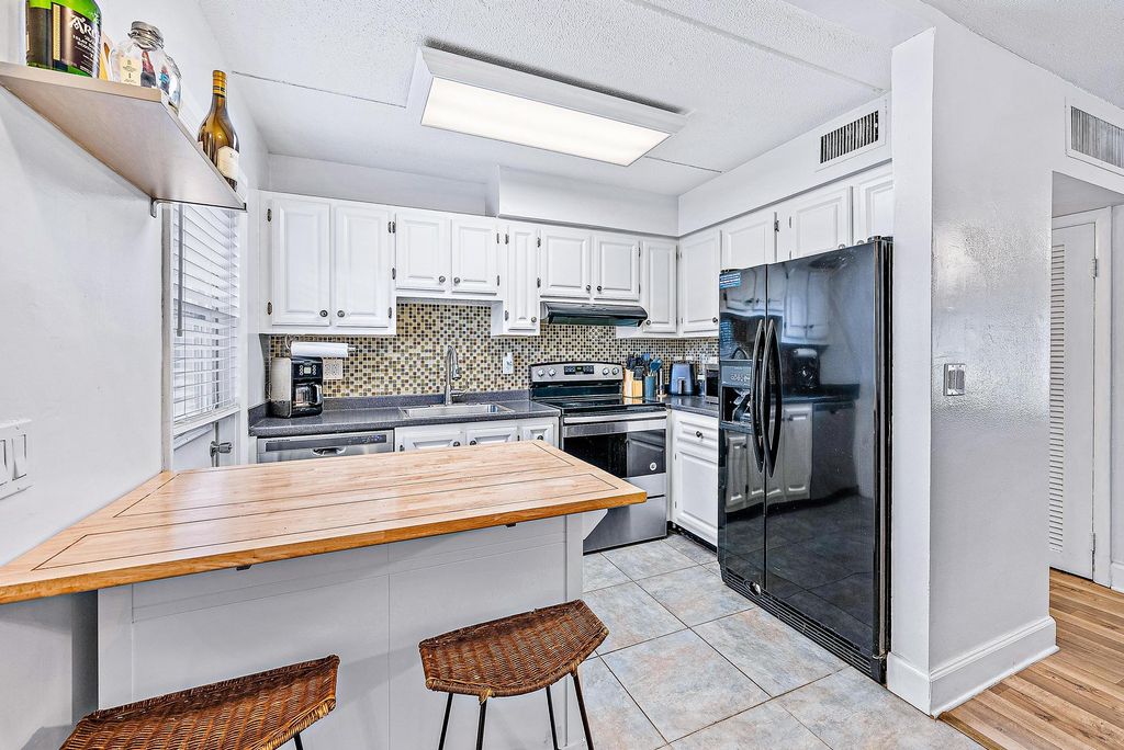 Photo of 510 Prosperity Farms Road #2b, North Palm Beach, FL 33408 (MLS # R10992525)