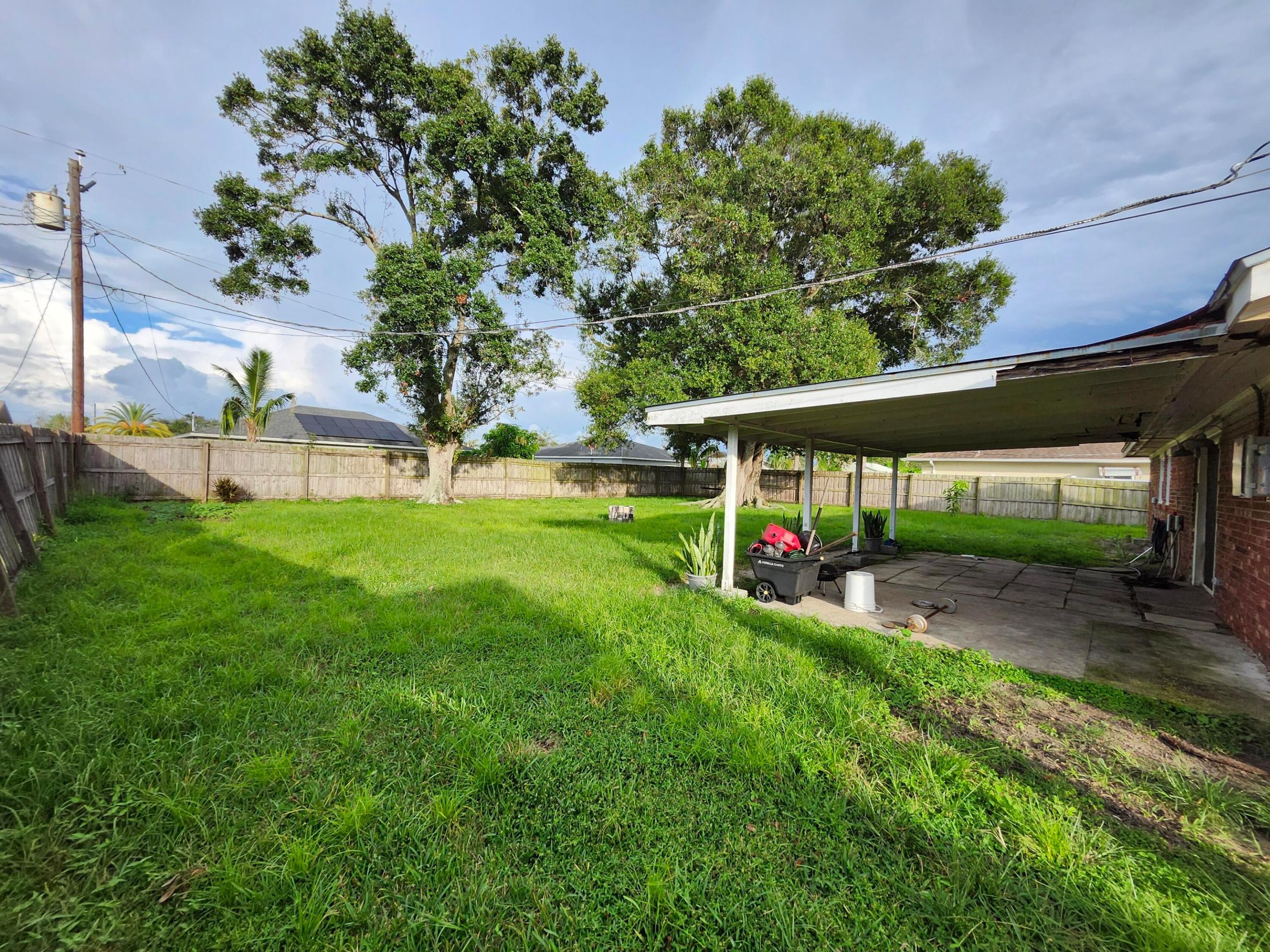 453 SE ASBURY Lane
