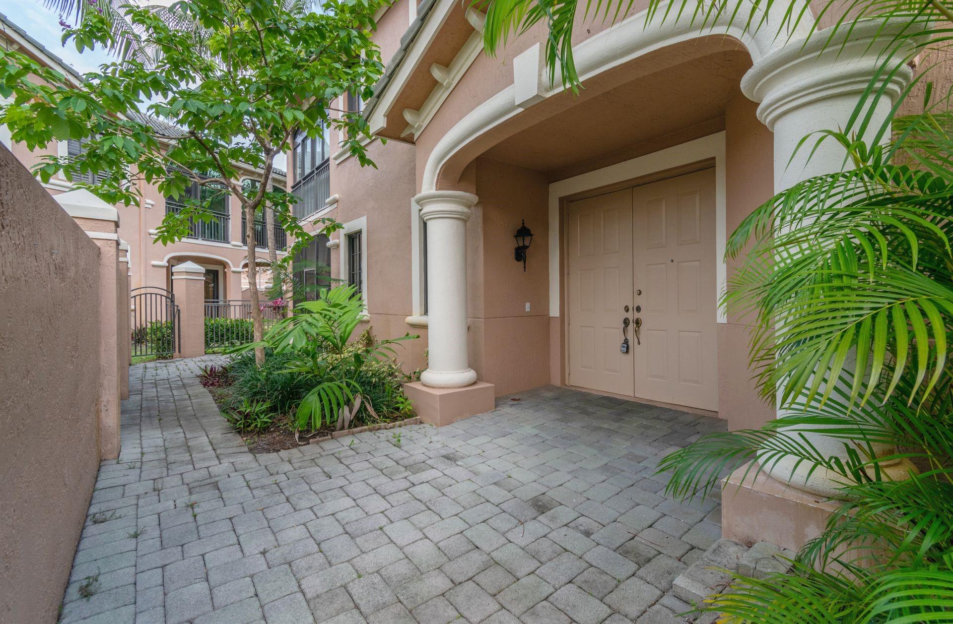 2620 CENTER COURT DR 1-27, Weston, FL, 33332/$610,000 8 2620 CENTER COURT DR 1-27