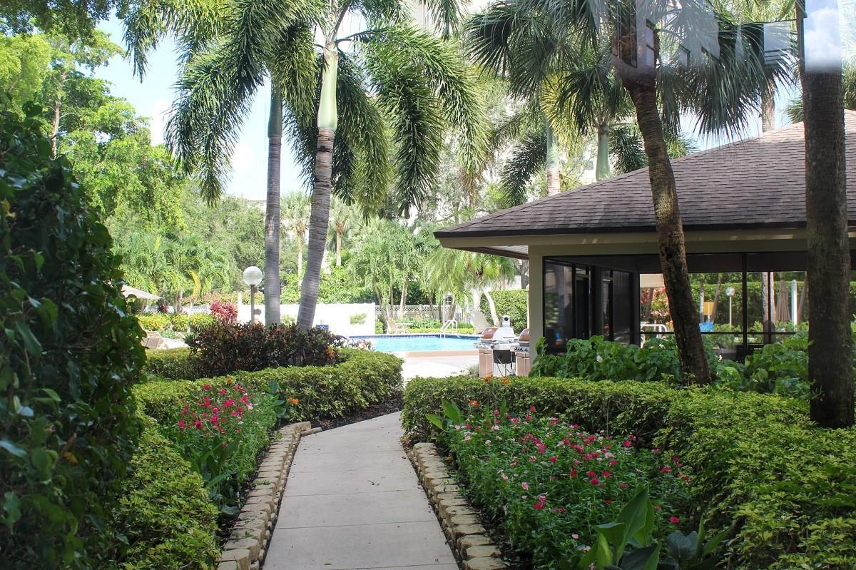 Palm-Aire Country Club - Residential