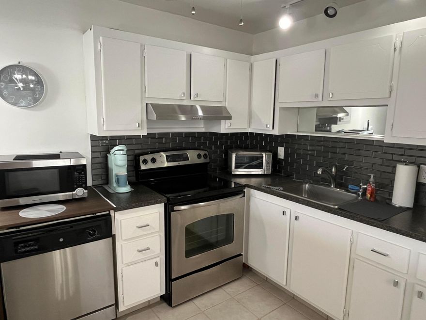Gorgeous gorgeous gorgeous remodeled 1/1.5 villa in Waterford. Unit comes with all of the modern furnishings as well. Enclosed patio makes for an additional usable room. Washer/dryer out on that enclosed patio. Park right outside your rear patio door. Great location in the most quiet/peaceful/serene part of the Kings Point community. Take your fussiest buyers to see this move-right-into unit.