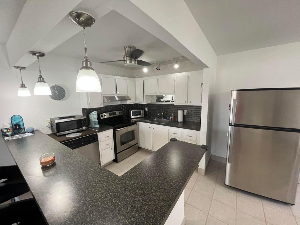 Photo of 114 Waterford E Cir #114, Delray Beach, FL 33446 (MLS # B26022246)
