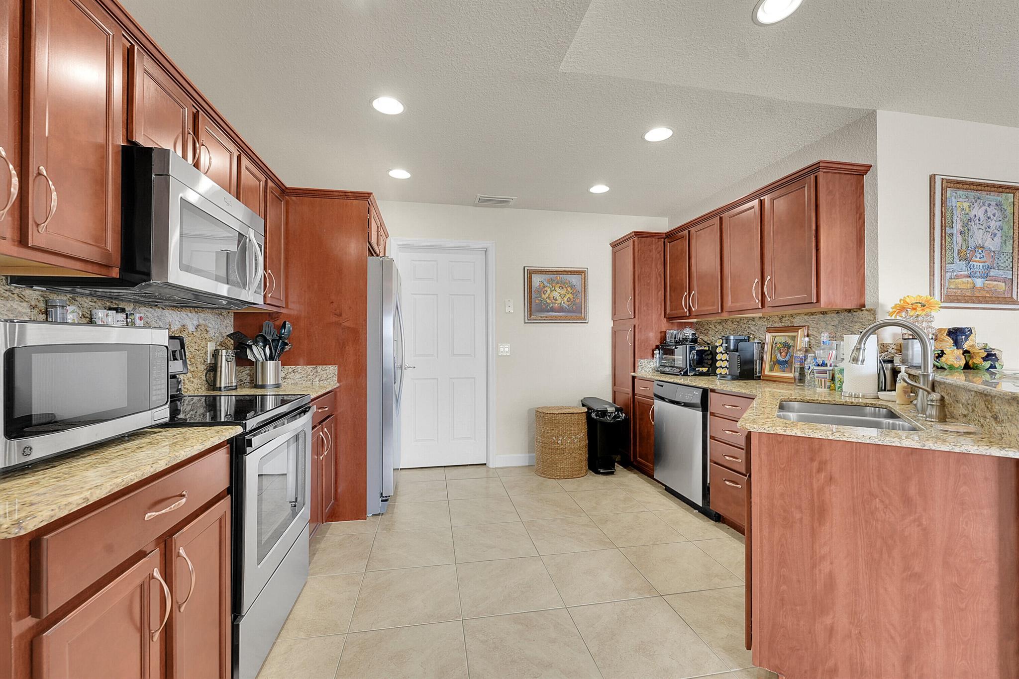 SPANISH LAKES ONE LEASEHO - Residential