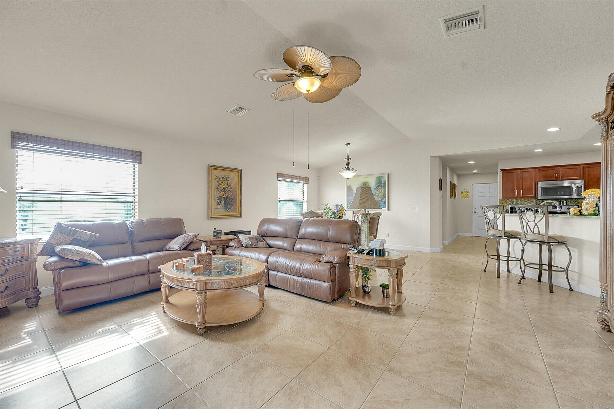 SPANISH LAKES ONE LEASEHO - Residential