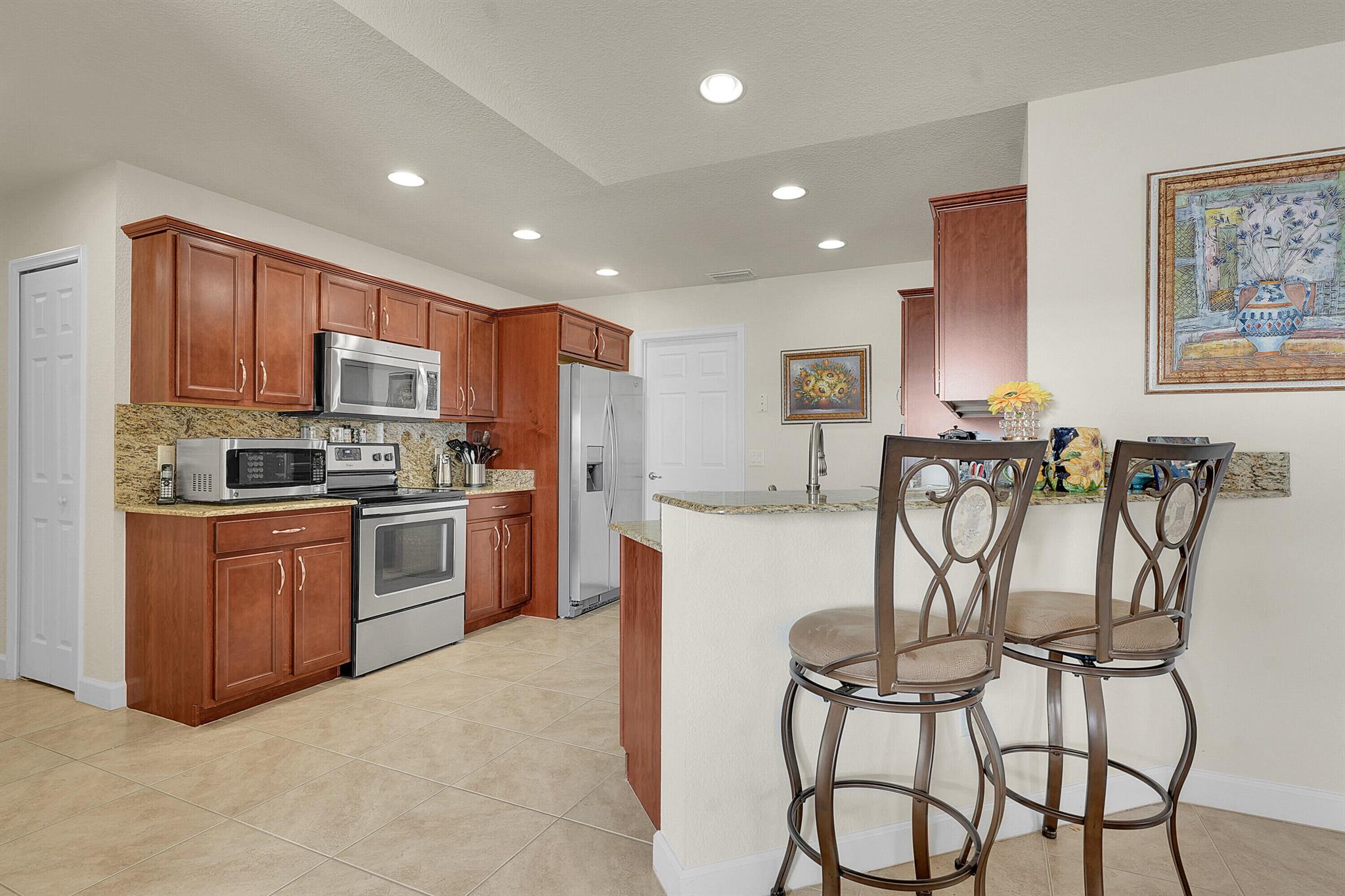 SPANISH LAKES ONE LEASEHO - Residential