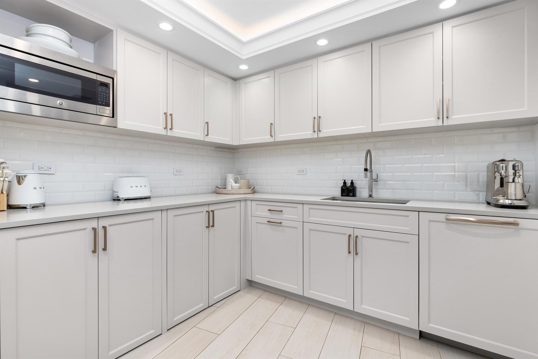 SUN AND SURF ONE HUNDRED - Residential