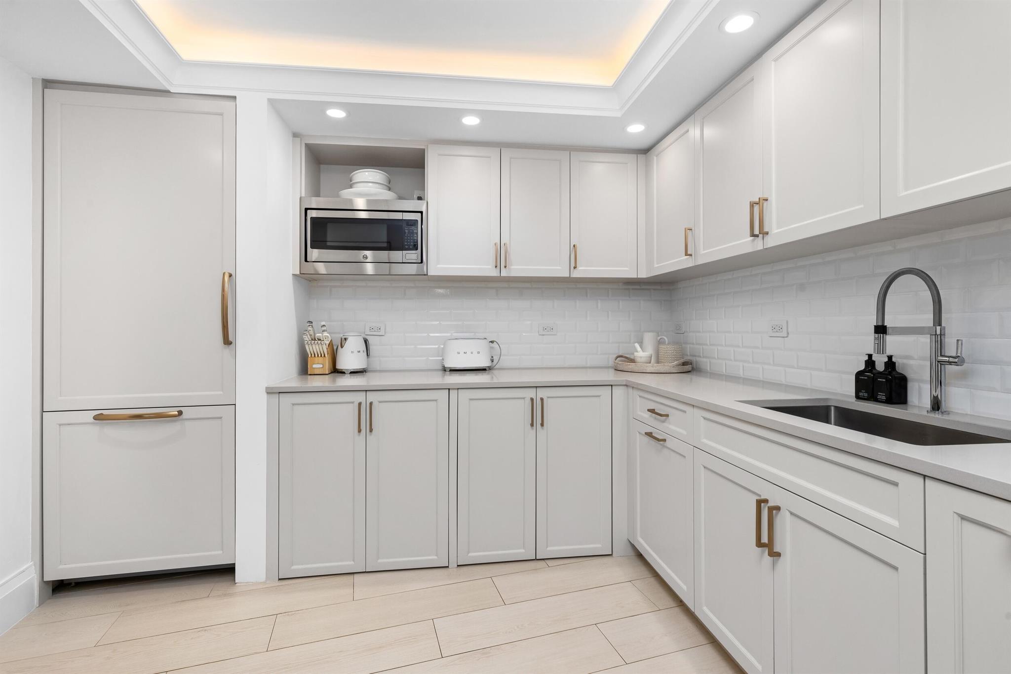 SUN AND SURF ONE HUNDRED - Residential