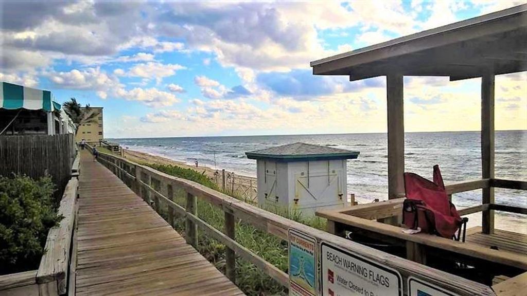 Photo of 890 N Federal Highway #405, Lantana, FL 33462 (MLS # B26015756)