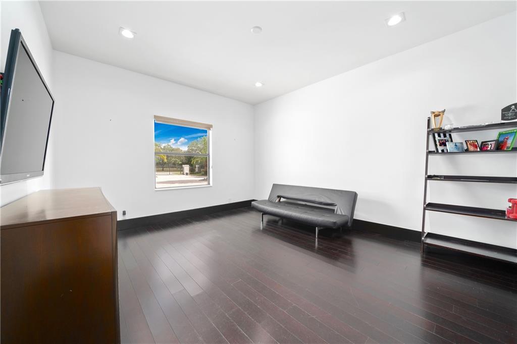 SUNSHINE RANCHES - Residential