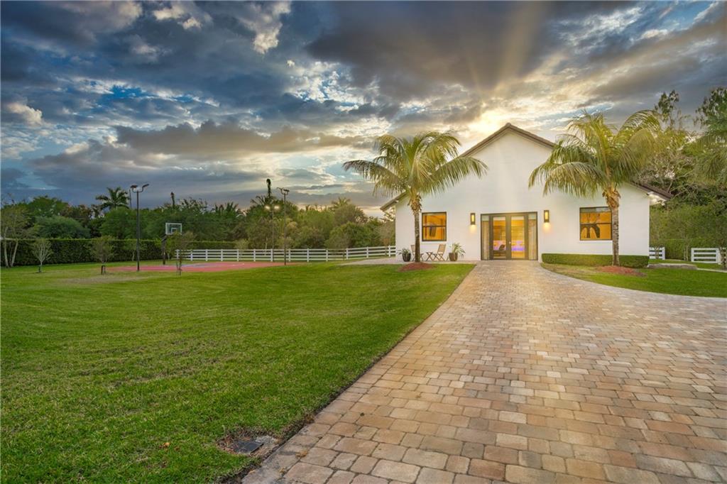 SUNSHINE RANCHES - Residential