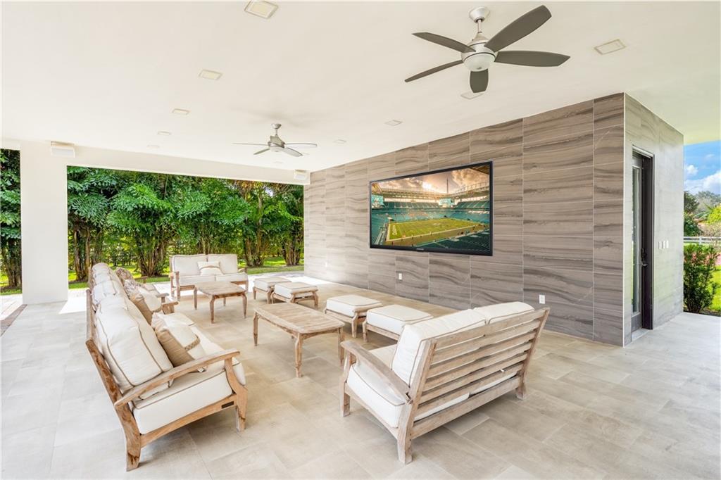 SUNSHINE RANCHES - Residential