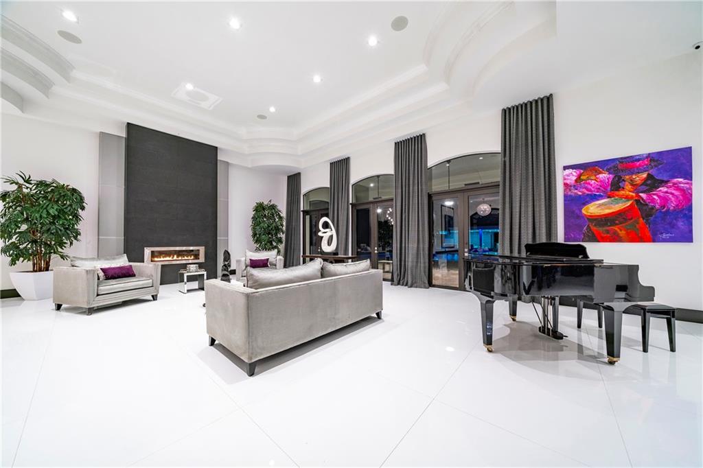 SUNSHINE RANCHES - Residential